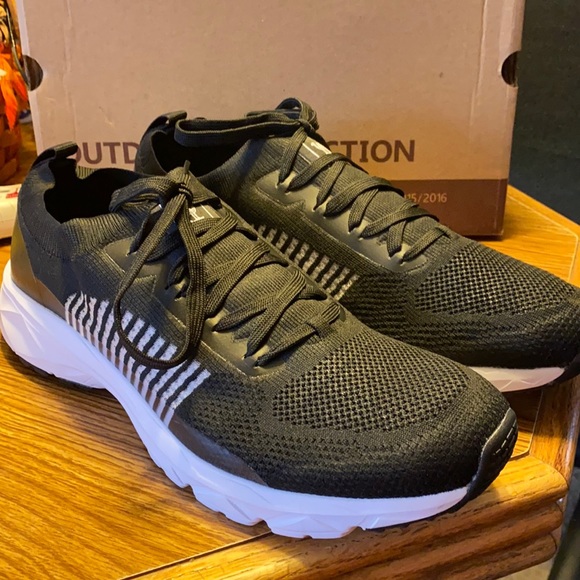 Camel Crown men’s sneakers